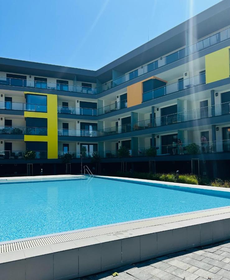 Medences Panoramas Balatom Apartman Siófok Exteriör bild