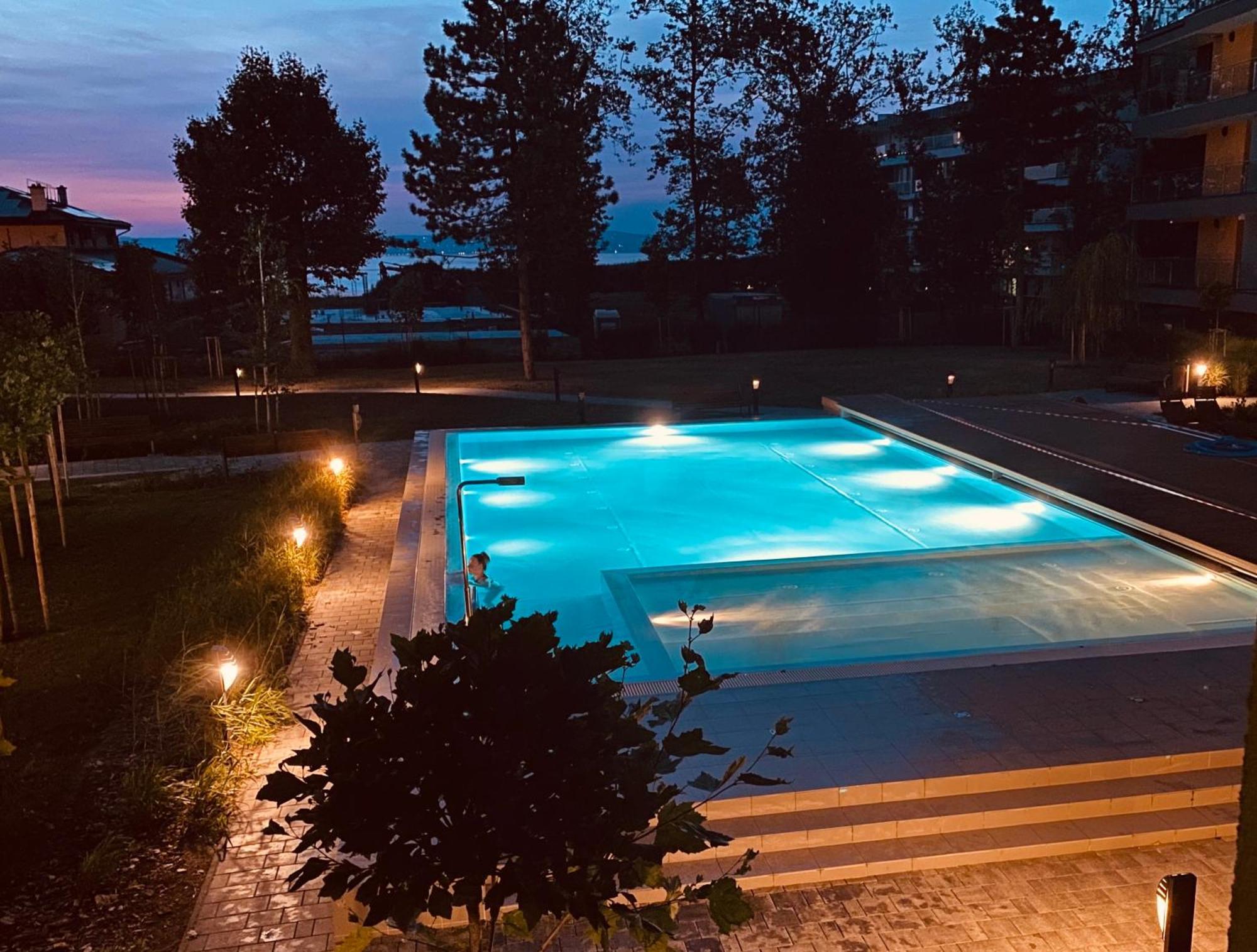 Medences Panoramas Balatom Apartman Siófok Exteriör bild